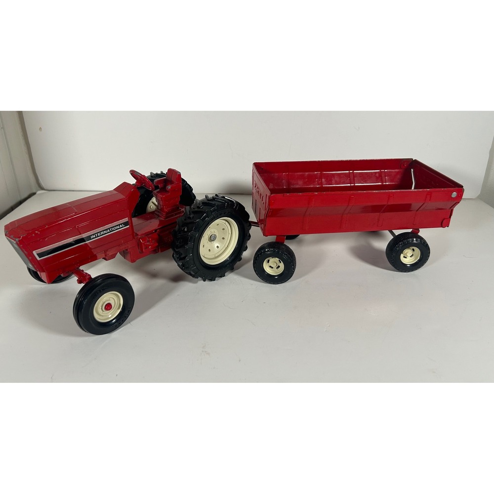 Vintage Ertl International Harvester Die-Cast Tractor and Trailer Set Red USA